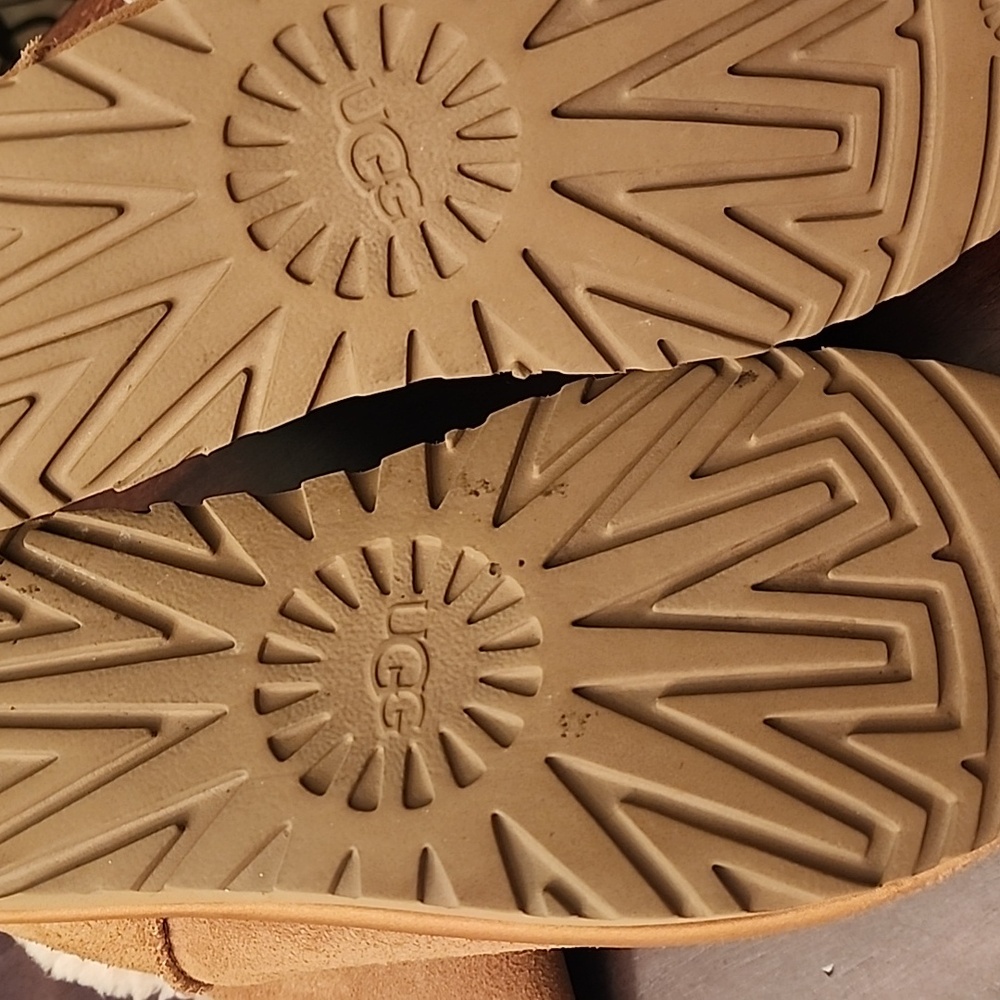 Ugg Short Boot - image 5